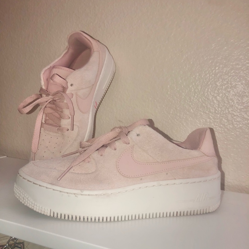 NIKE women’s Air Force 1 sage low platform